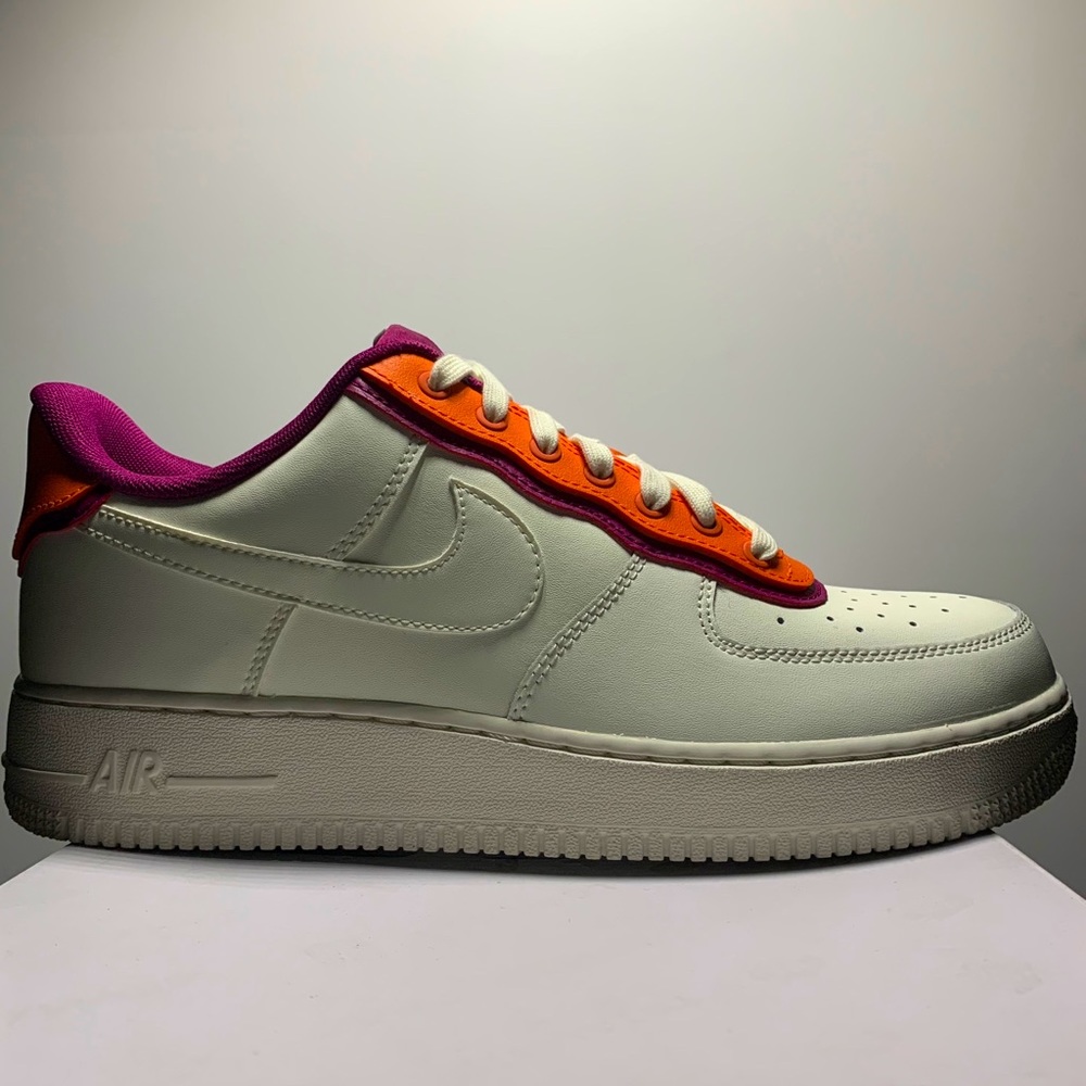 Nike Air Force 1 ‘07 LV8 1 (SAIL/SALE-TEAM ORANGE)